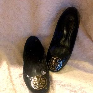 Quilted pattern black GUC TORY BURCH FLATS. Gold on buckle